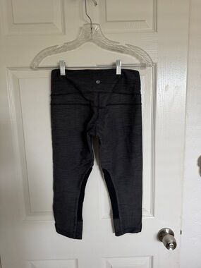 lululemon athletica Charcoal Gray Cropped Leggings - size 3